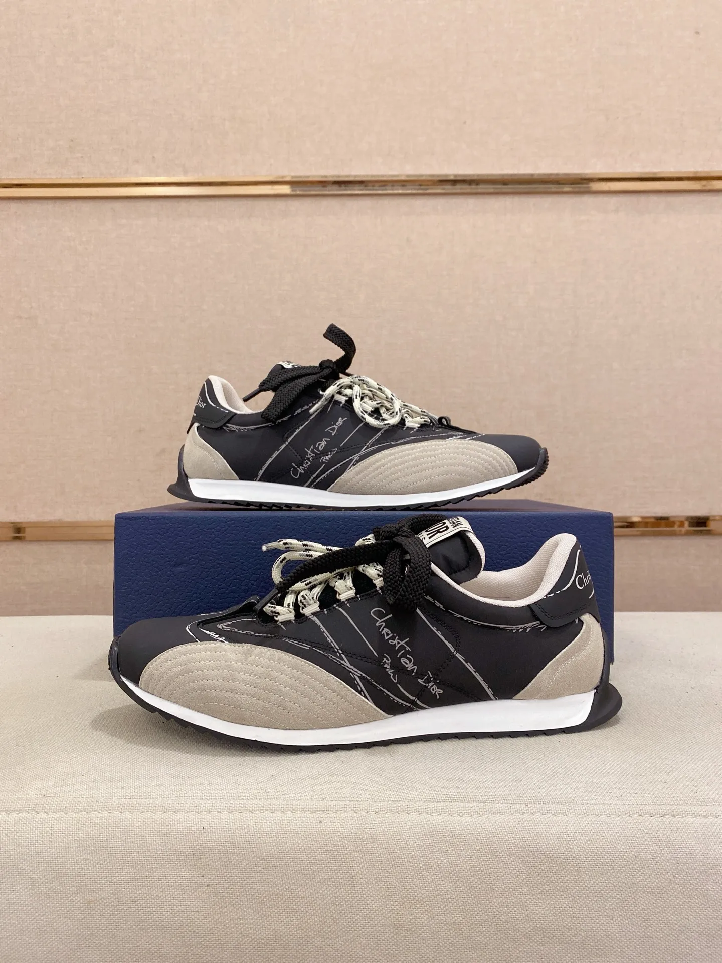 Men's shoes💰: 500💰Couple style💏 [Dior·Dior] New casual sports style men's shoes, new spring and summer design, perfect workmanship, lace-up lazy style to create wardrobe quality, upper: imported first-layer cowhide, mesh breathable lining soft and comfortable, ultra-light TPU wear-resistant outsole, simple, versatile fashion men's shoes, excellent color code number 35--44. (45,46 customized items are not returnable or exchangeable)